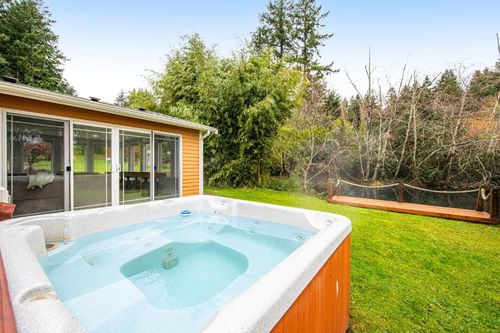 Horseshoe Lake, Port Orchard airbnb, hotels and vacation rentals