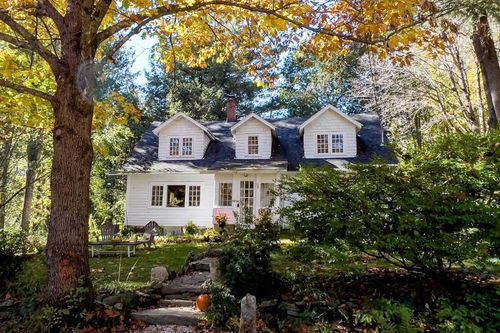 Greenwater Pond, MA airbnb, hotels and vacation rentals