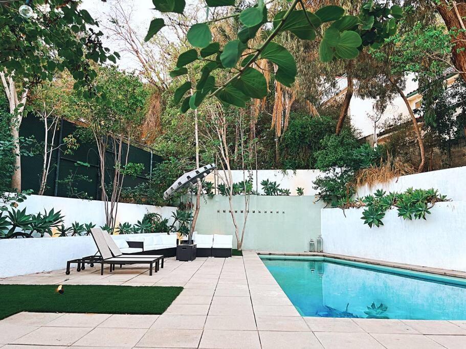 Modern Hollywood Hills Home-pool,sauna,5*location - Beverly Hills, CA