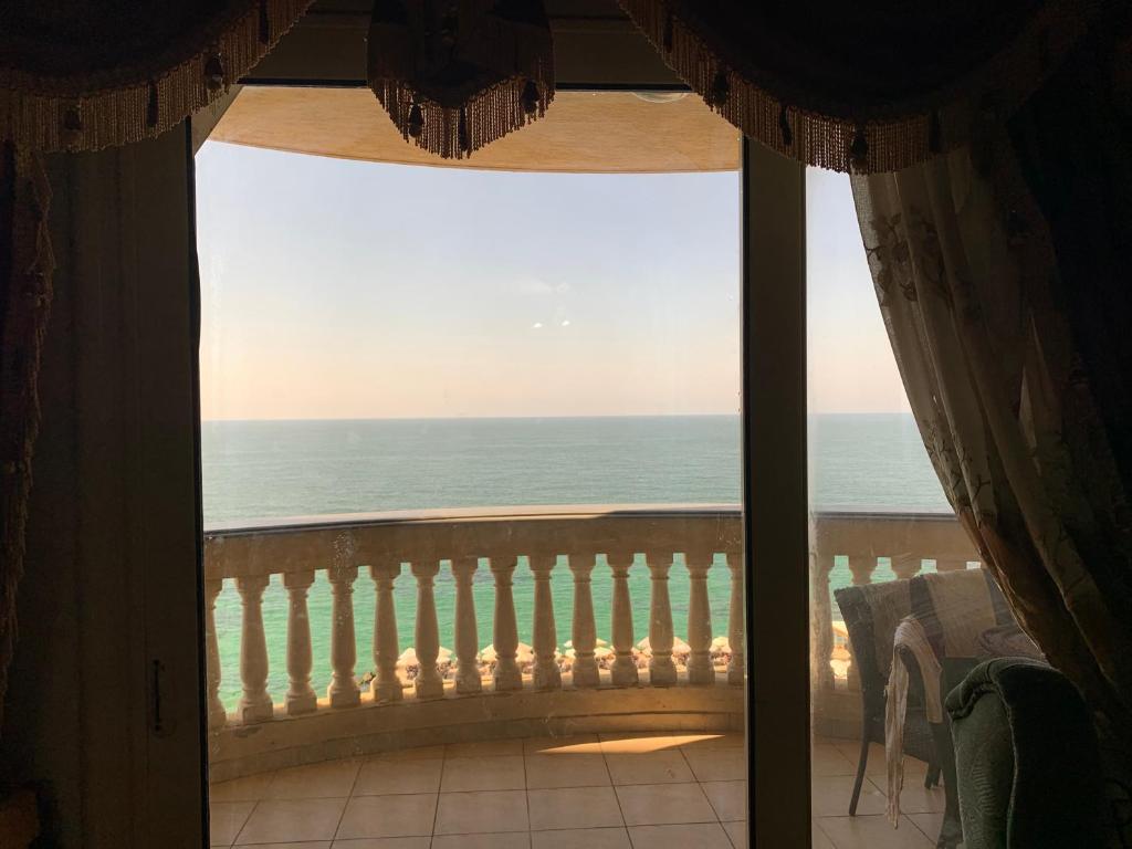 Private room in fully equipped apt overlooking the sea - Alexandria