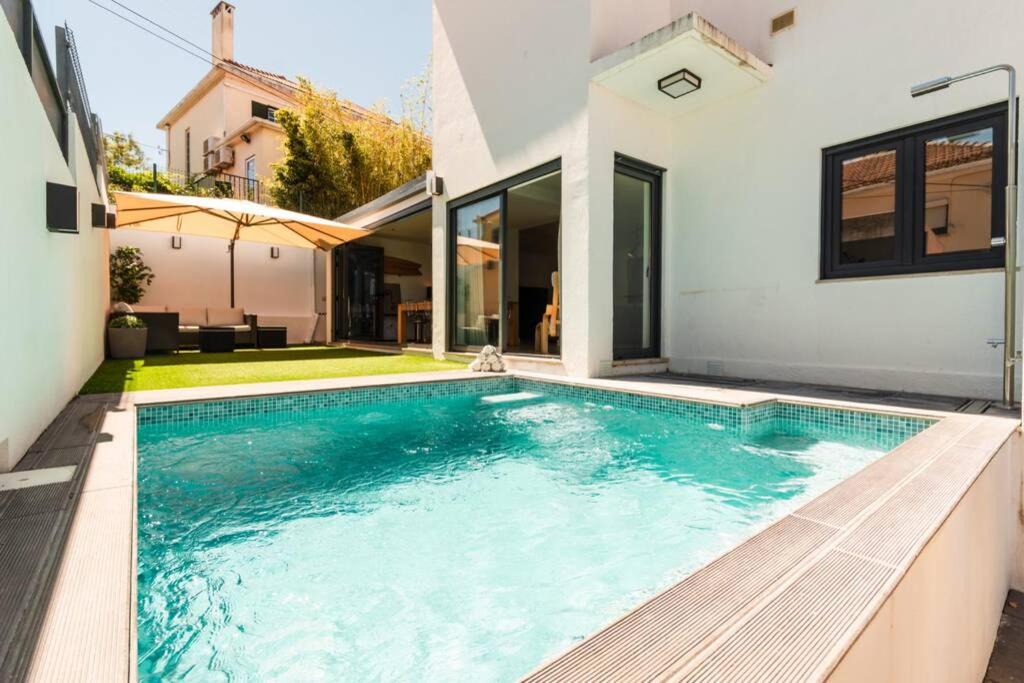 Luxury Villa with a pool in the middle of the city - Lisboa