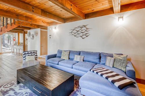 Donner Lake Vacation Rentals and Airbnb cozycozy