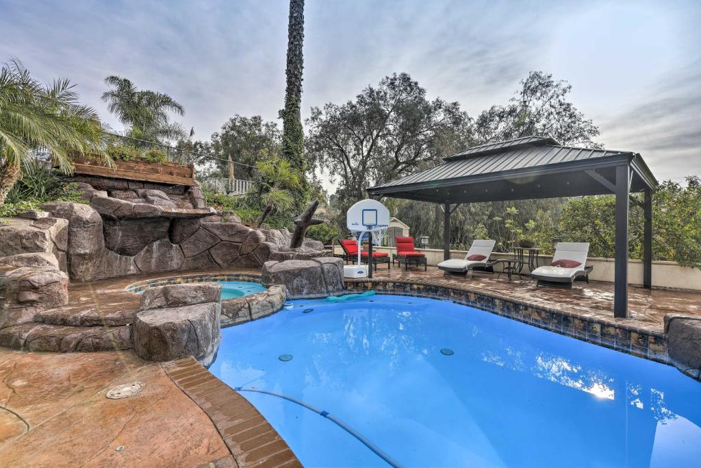 Chic Whittier Oasis Private Pool, Grill and Hot Tub - Hacienda Heights