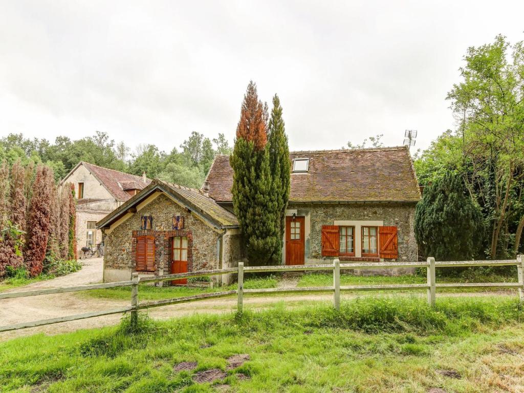 Dreamy Holiday Home in Raizeux with Terrace - Rambouillet