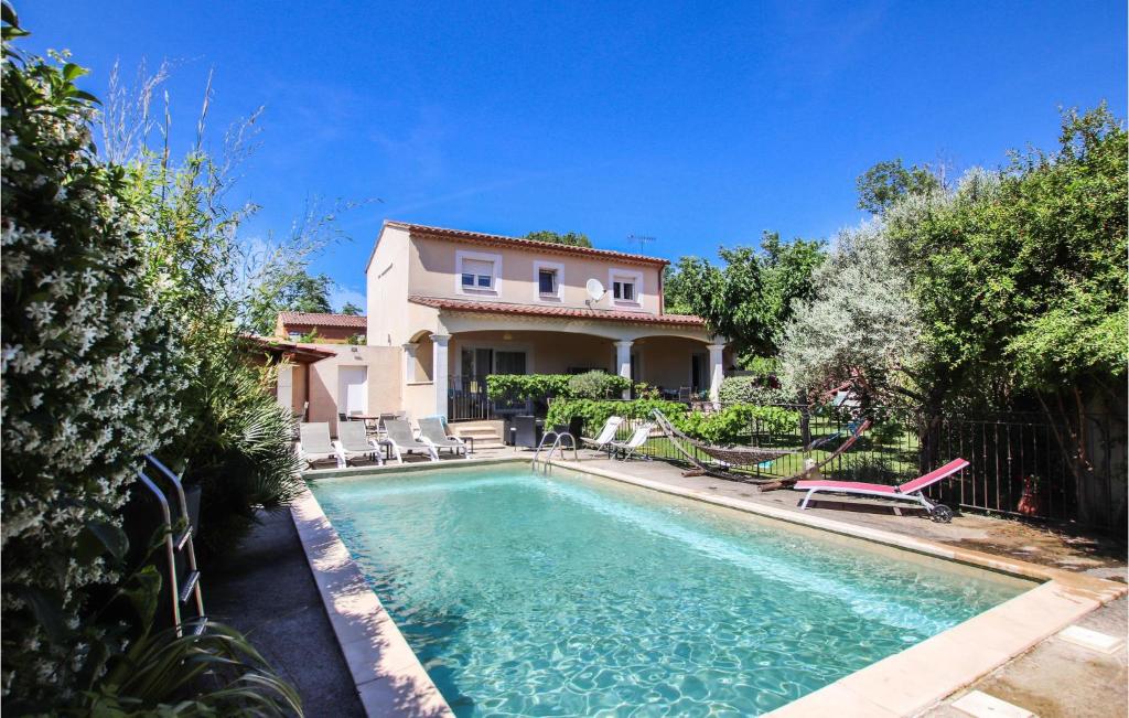Stunning Home In Les Angles With 3 Bedrooms, Wifi And Outdoor Swimming Pool - Villeneuve-lès-Avignon