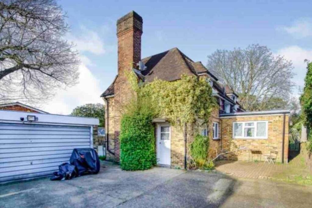 Lovely Cottage In The Heart Of Shirley- Croydon - Londres