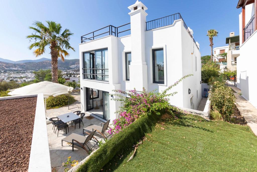 Modern Villa With Garden And Terrace Near Beach In The Heart Of Bodrum - Bodrum