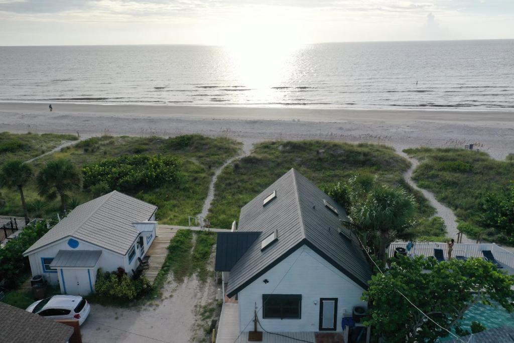 Private Beach Front Cottage- Indian Rocks Beach - Clearwater, FL