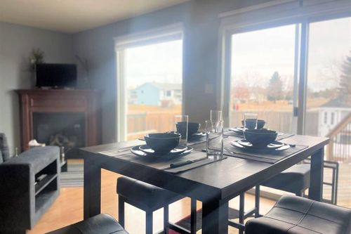 Camrose Vacation Rentals & Airbnb COZYCOZY