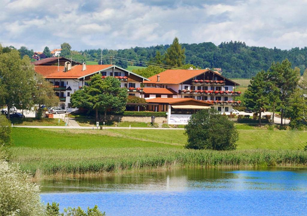 Hotel Seeblick & Ferienwohnung - Chiemsee