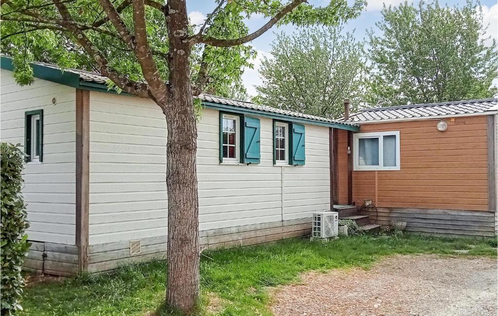 Nice Caravan In Mach With Outdoor Swimming Pool, 3 Bedrooms And Heated Swimming Pool - Aizenay