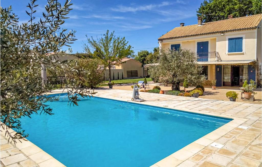 Stunning Home In Carpentras With Outdoor Swimming Pool, Wifi And 4 Bedrooms - Carpentras