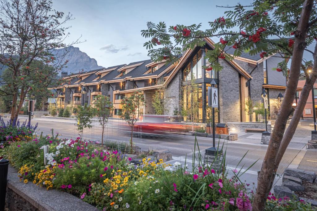 Peaks Hotel And Suites - Banff, AB, Canada