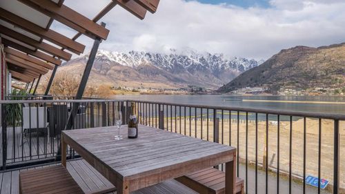 Queenstown Holiday Rentals and Airbnb cozycozy
