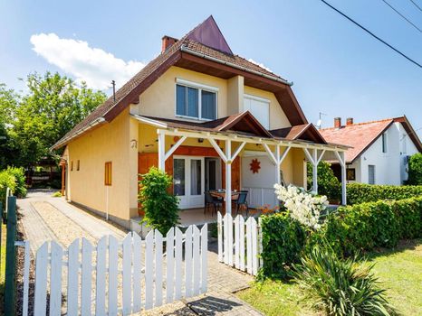 Lake Balaton Villas and Holiday homes Best Deals on cozycozy