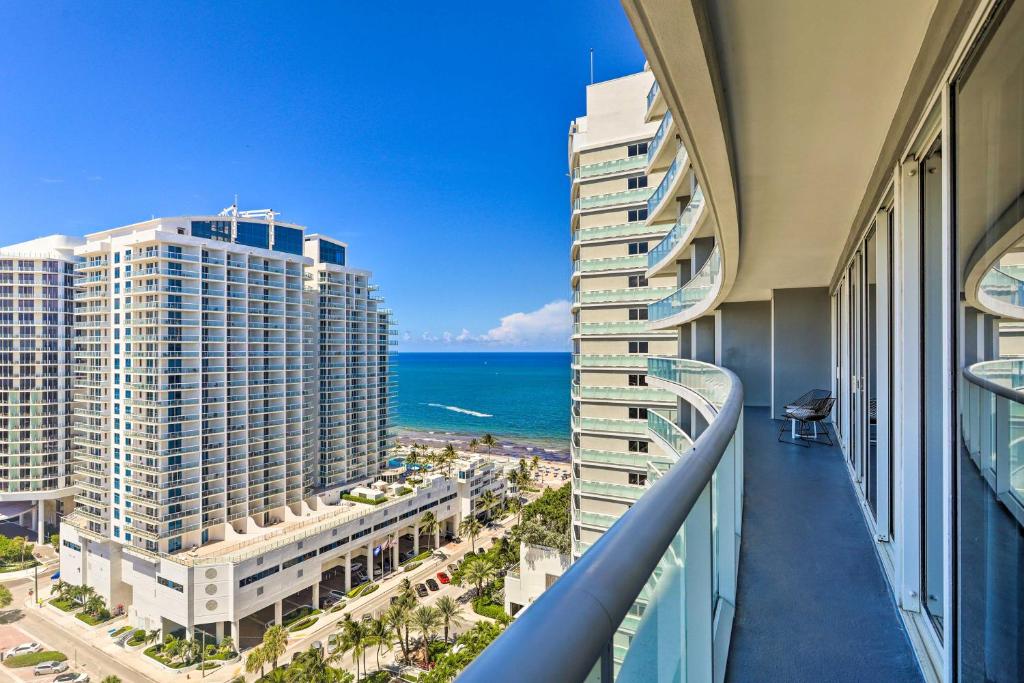 Stunning Fort Lauderdale Resort Condo With Pool - Fort Lauderdale
