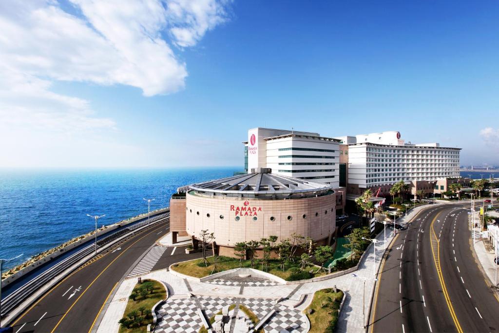 Ramada Plaza By Wyndham Jeju Ocean Front - Jeju
