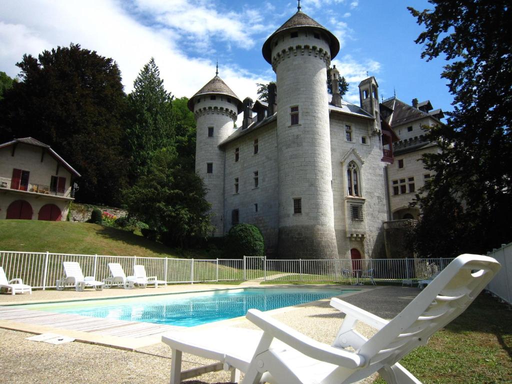 Alluring Castle In Serri Res En Chautagn With Pool - Savoie