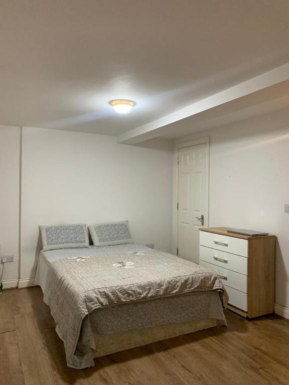 ComfortableApartment w/ Heating + Private Bathroom - Leicester
