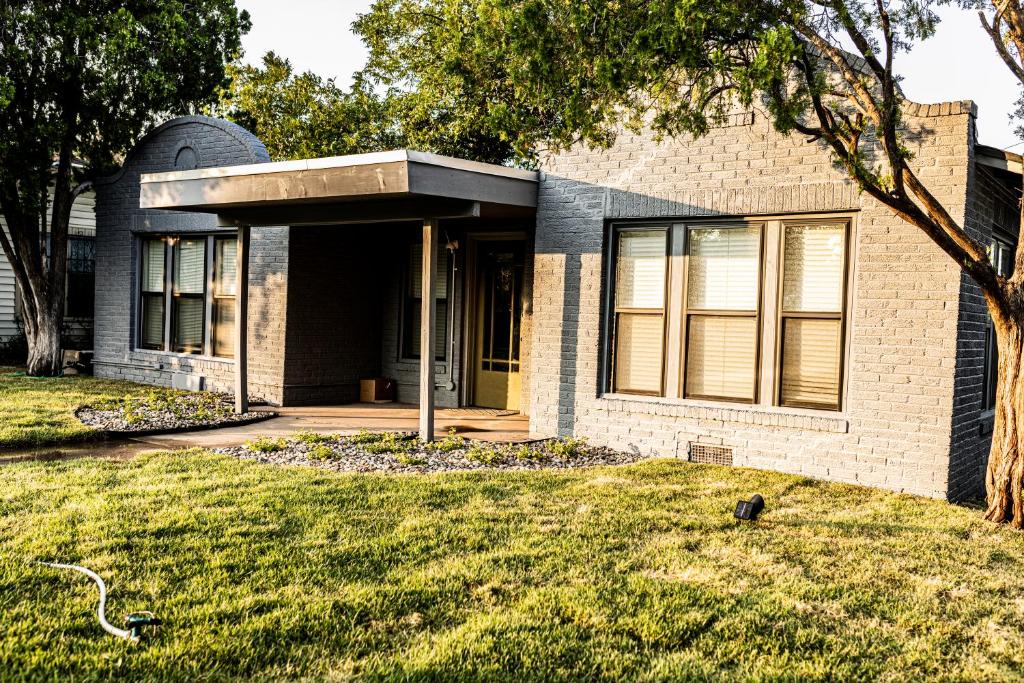 Cozy 3 BD house with a modern touch near downtown - San Angelo