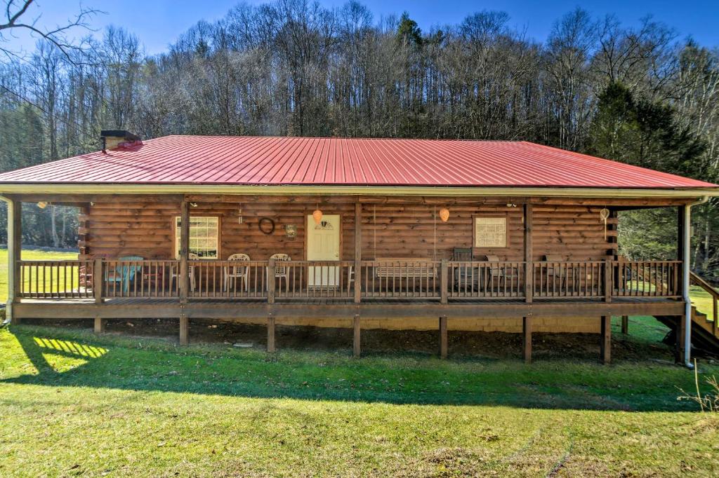 Serene Mountain Retreat On 40 Acres With Fire Pit! - West Virginia