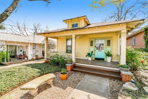 Cedar Crest Dallas airbnb, hotels and vacation rentals