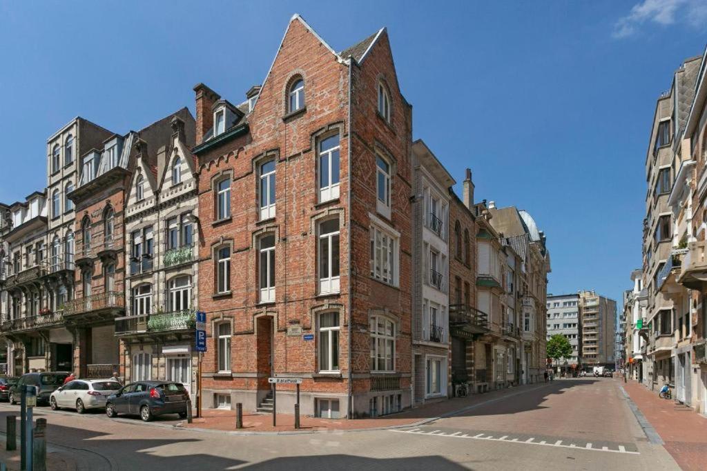 Villa Charlemagne - Imposing Town House With Parking Near The Beach - Bruges
