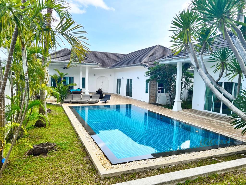 Beautiful 3 Bedrooms Pool Villa In Phuket - Phuket