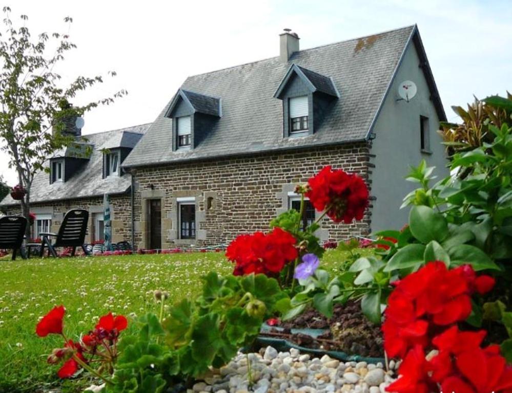 Maison De 2 Chambres Avec Jardin Amenage Et Wifi A Saint Laurent De Cuves - Normandie