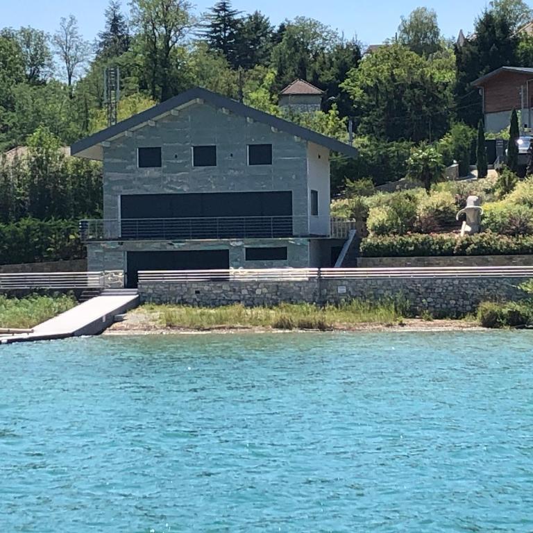 Villa pieds dans l eau lac du Bourget - Aix-les-Bains