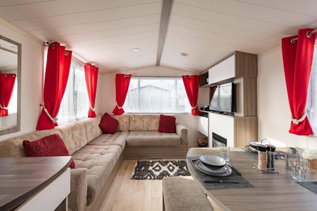 Lovely 2-Bed Caravan in Rhyl - Prestatyn