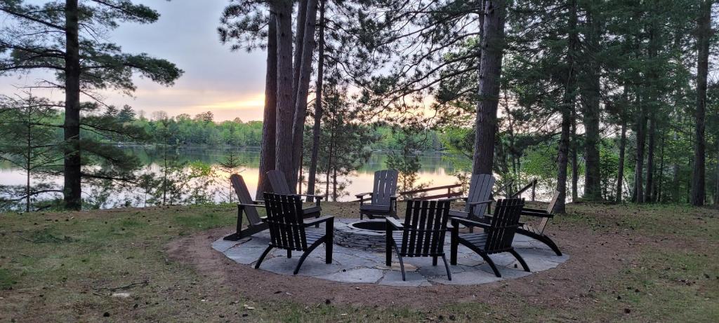Nordvann Cabin - Cozy Lakefront Cabin On Atv,utv, Snowmobile Trails With Game Room And Firepit - Ontario