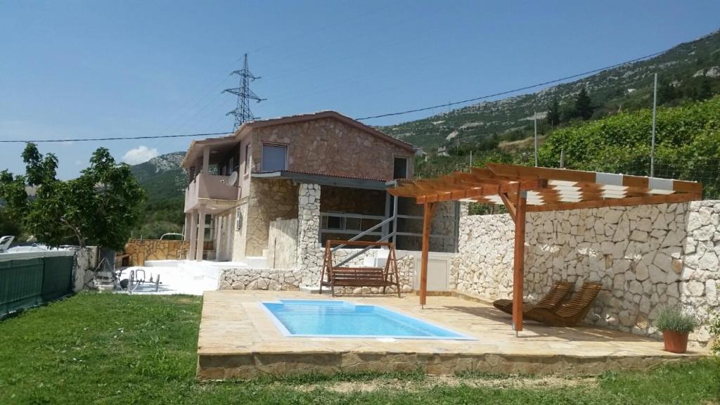 Holiday house with a swimming pool Kastel Stari, Kastela - 15690 - Kroatien