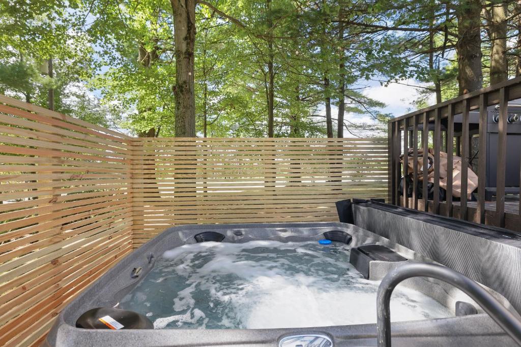 New Modern Chalet With Hot Tub, Game Room - Pennsylvania