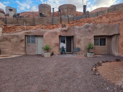 Coober Pedy Holiday Apartments and Self Catering cozycozy