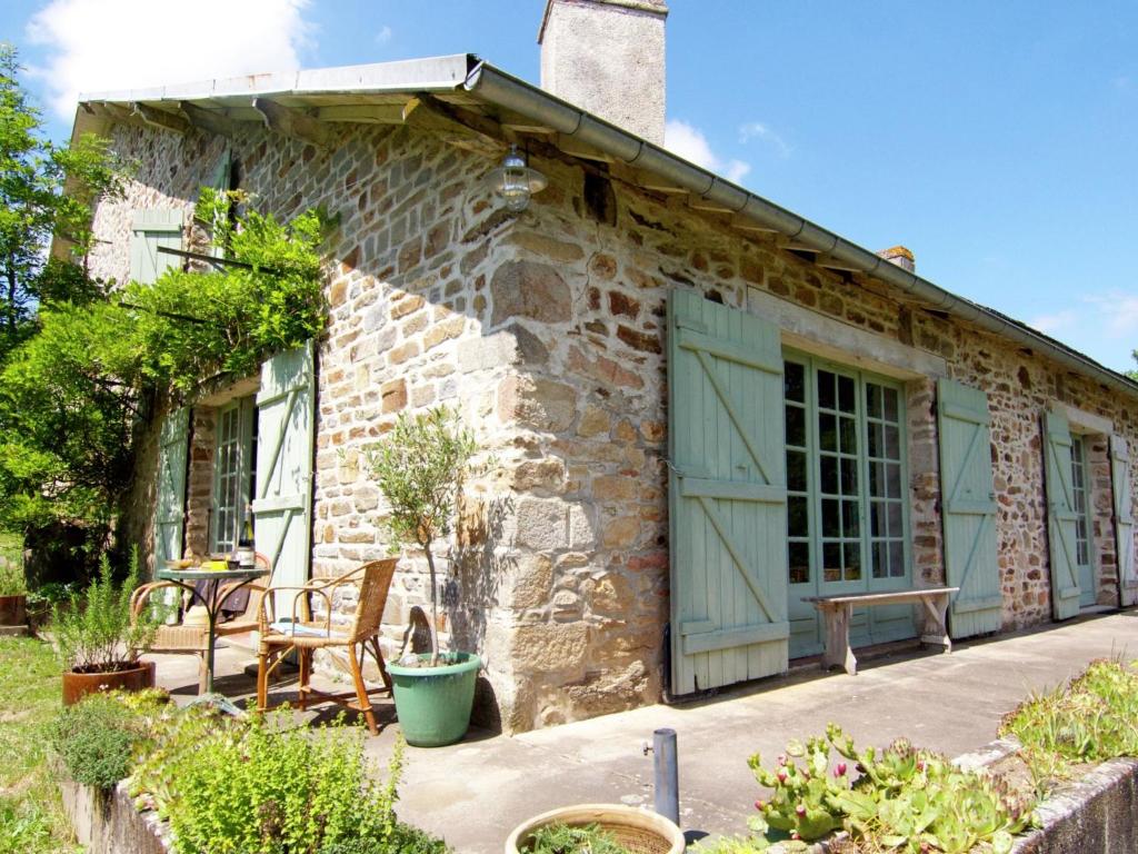 Charming Cottage In Ladignac Le Long With Garden - Haute-Vienne