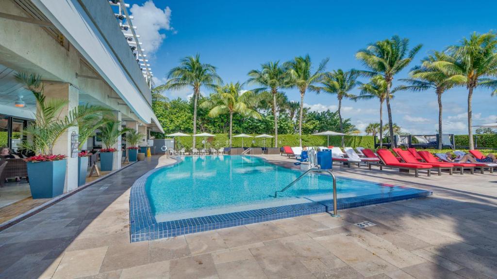 Miami Beachfront Hotel Studio With Balcony - The Bahamas