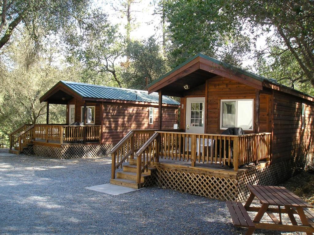 Ponderosa Camping Resort One-bedroom Cabin 4 - California