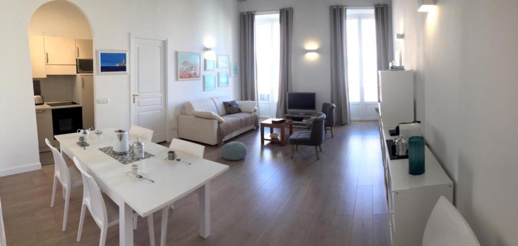 2 Bedrooms Appartement In Central Location On The Famous Place Massena Nice - Nizza