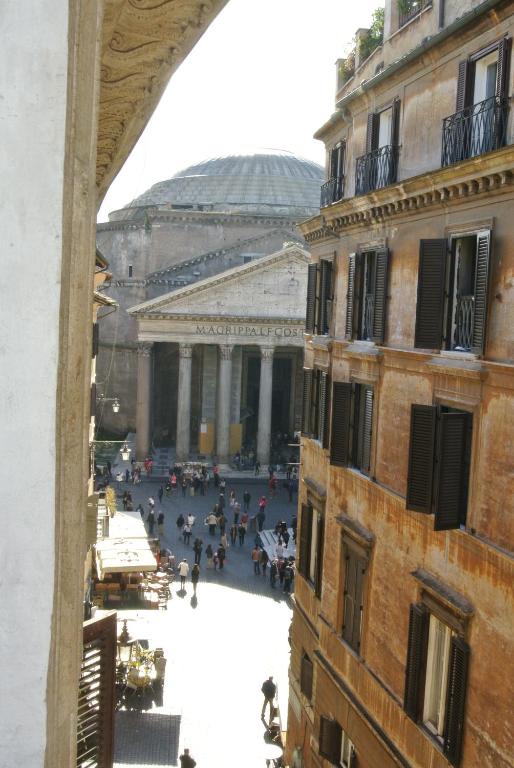 Pantheon Domus Valentino - Rome