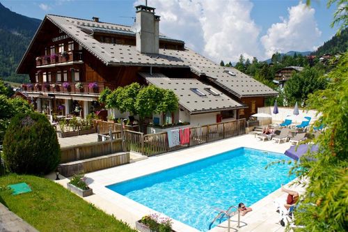 Search 7 Cheap Hotels in Les ContaminesMontjoie cozycozy