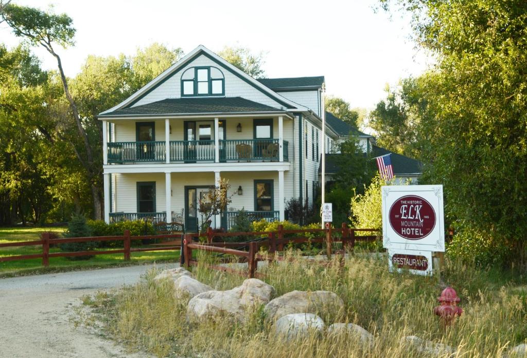 The Historic Elk Mountain Hotel - Colorado