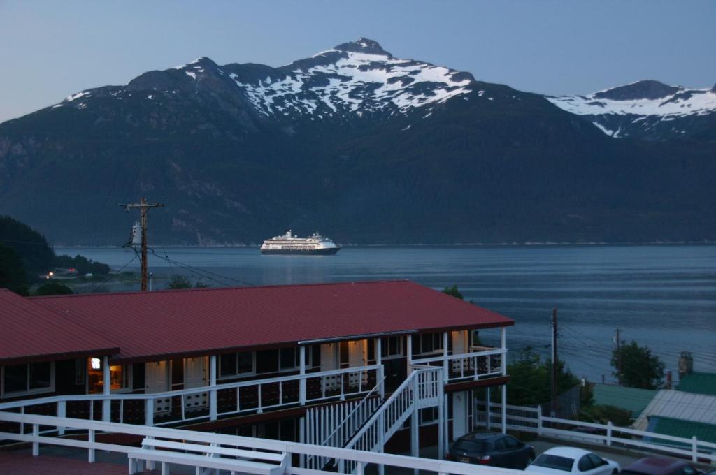 Captain's Choice Motel - Alaska