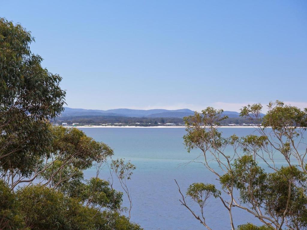 12 'Thurlow Lodge', 6 Thurlow Avenue - water views, pool and central location - Nelson Bay