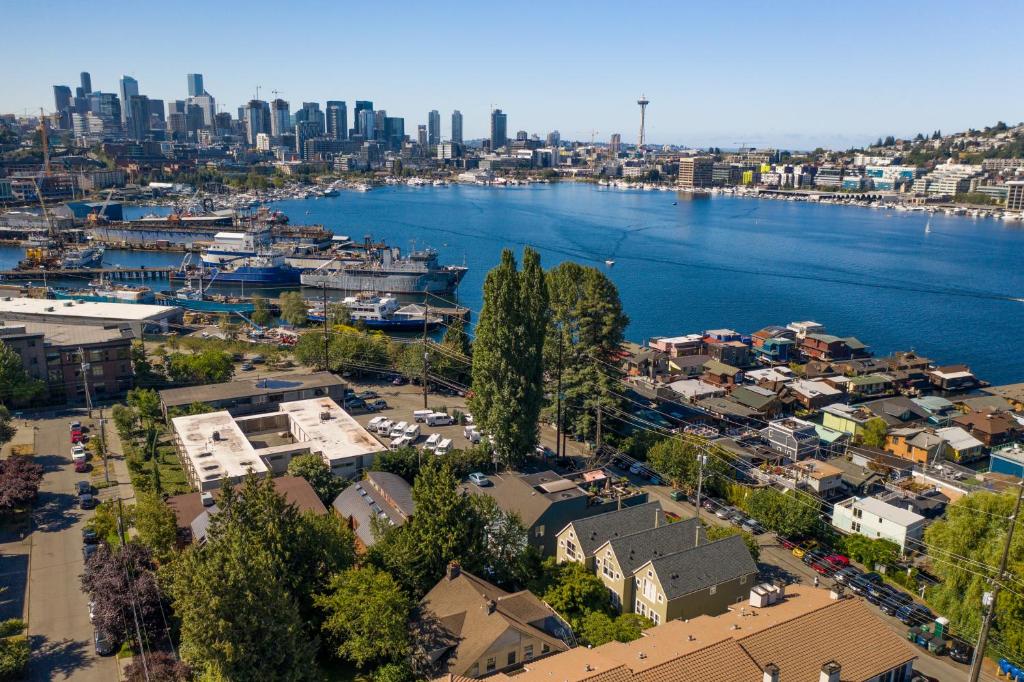 The Fabulous Fairview on Lake Union - Seattle, WA