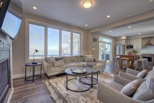 Thornbury Vacation Rentals & Airbnb COZYCOZY