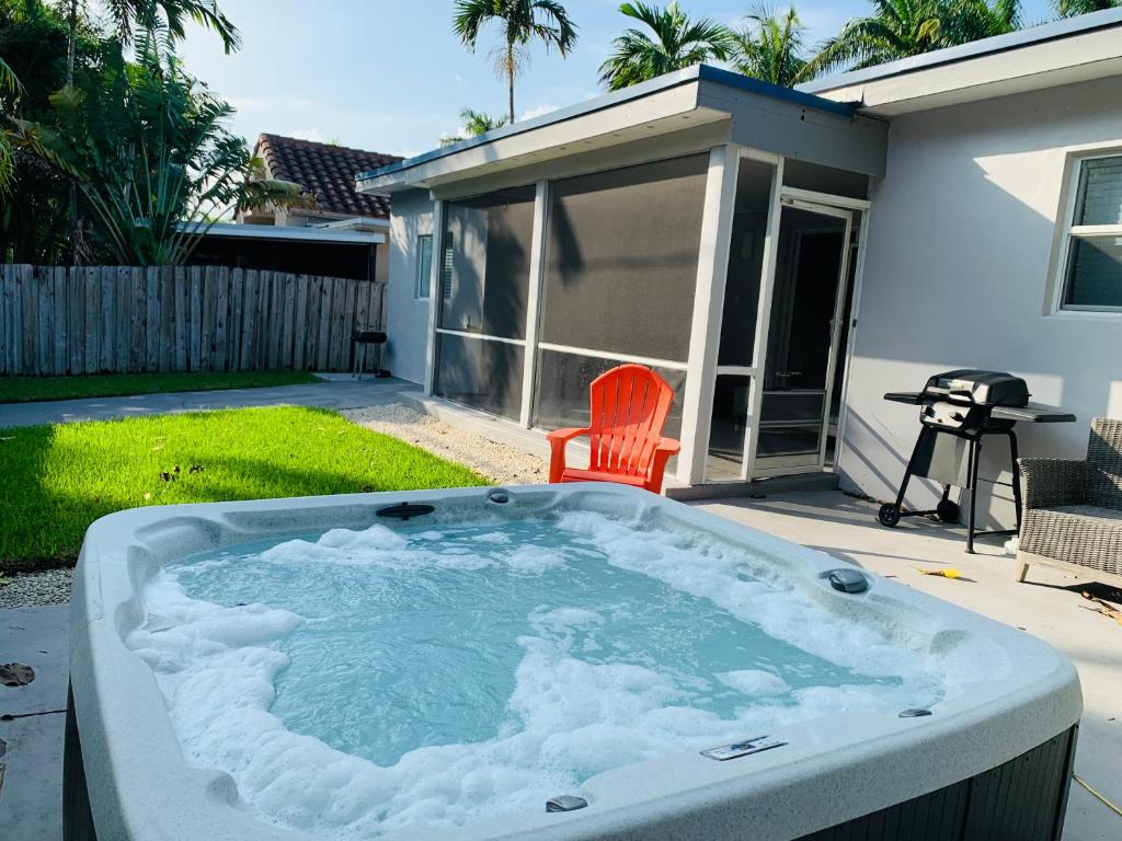 Luna Sea, Brand new house with hot tub in prime location! - Sunrise, FL