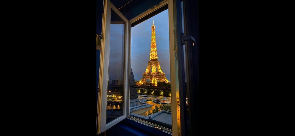 Eiffel Tower romantic view - Eiffel Tower - Paris