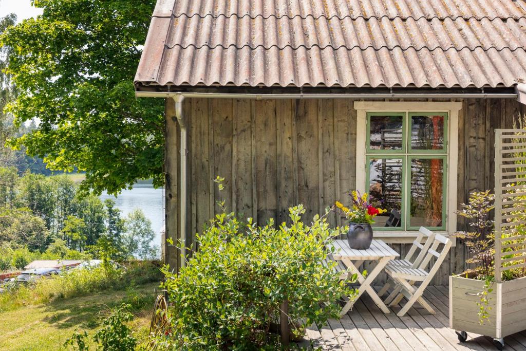 Sustainable and soulful close to lake - Sweden