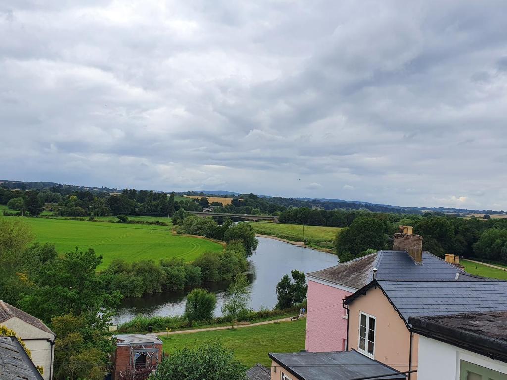 2 Bedroom flat, Ross on Wye Town with River view - Ross-on-Wye